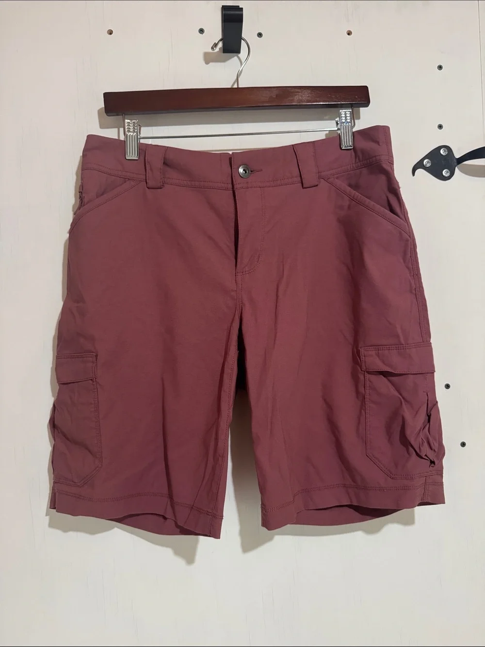 Duluth Trading Co Women's Cargo Shorts in Dusty Rose - Picture 1 of 9